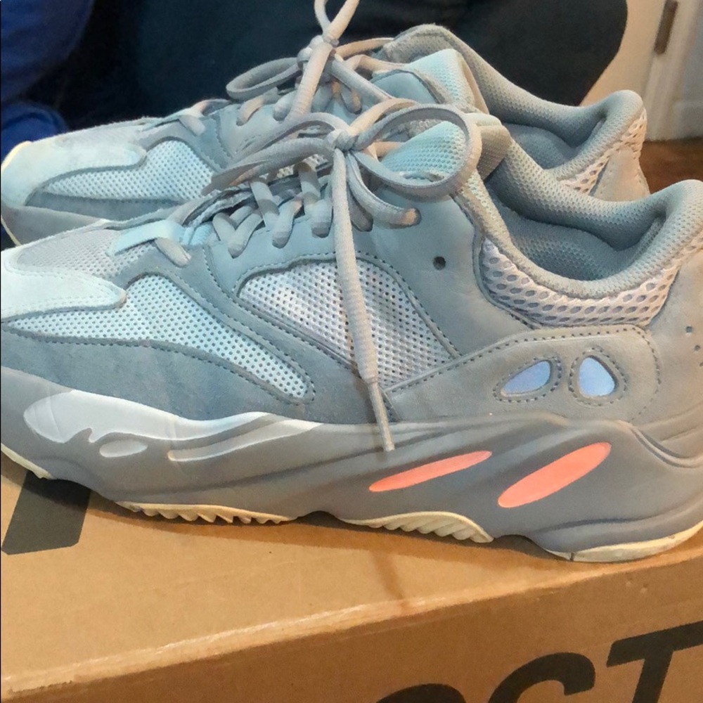Yeezy boost 700